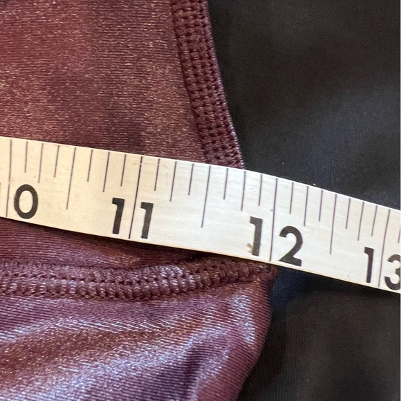 Alo Yoga Shiny Burgandy Leggings Size XS - Picture 6 of 8